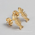 Venta caliente de oro precioso pescado de acero inoxidable Stud Earrings para las mujeres ZZE015